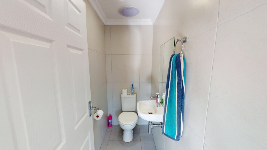 2 Bedroom Property for Sale in Admirals Park Western Cape
